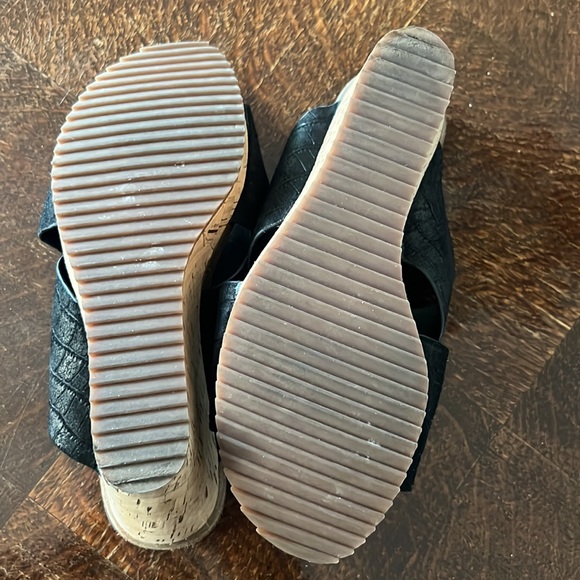 wedge cork heel w/ black upper leather crisscross comfort support straps. - Picture 7 of 7